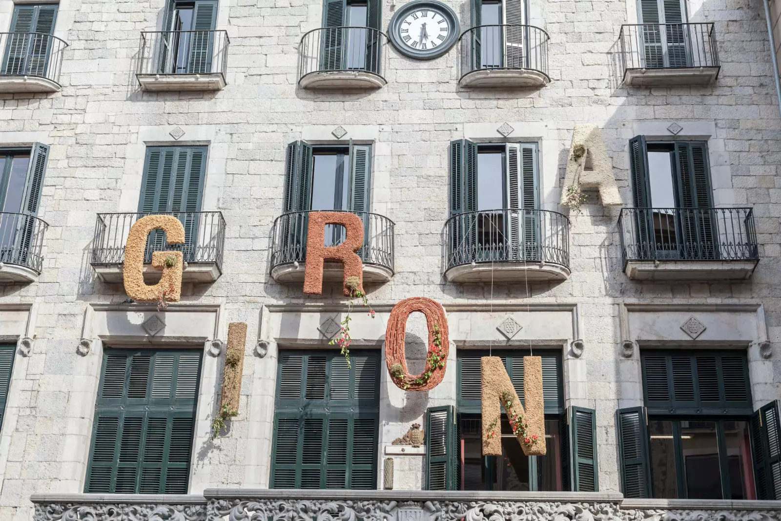 Girona i blomstertid.