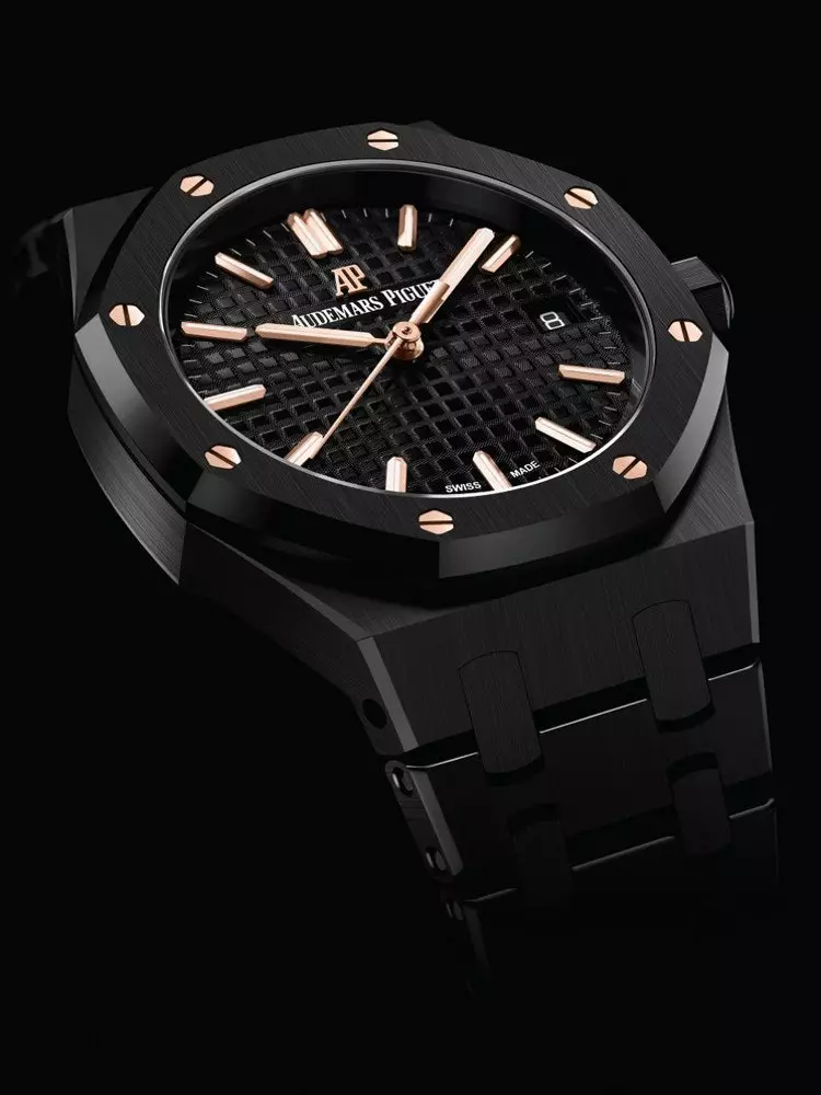 Tự động Royal Oak bằng gốm đen.