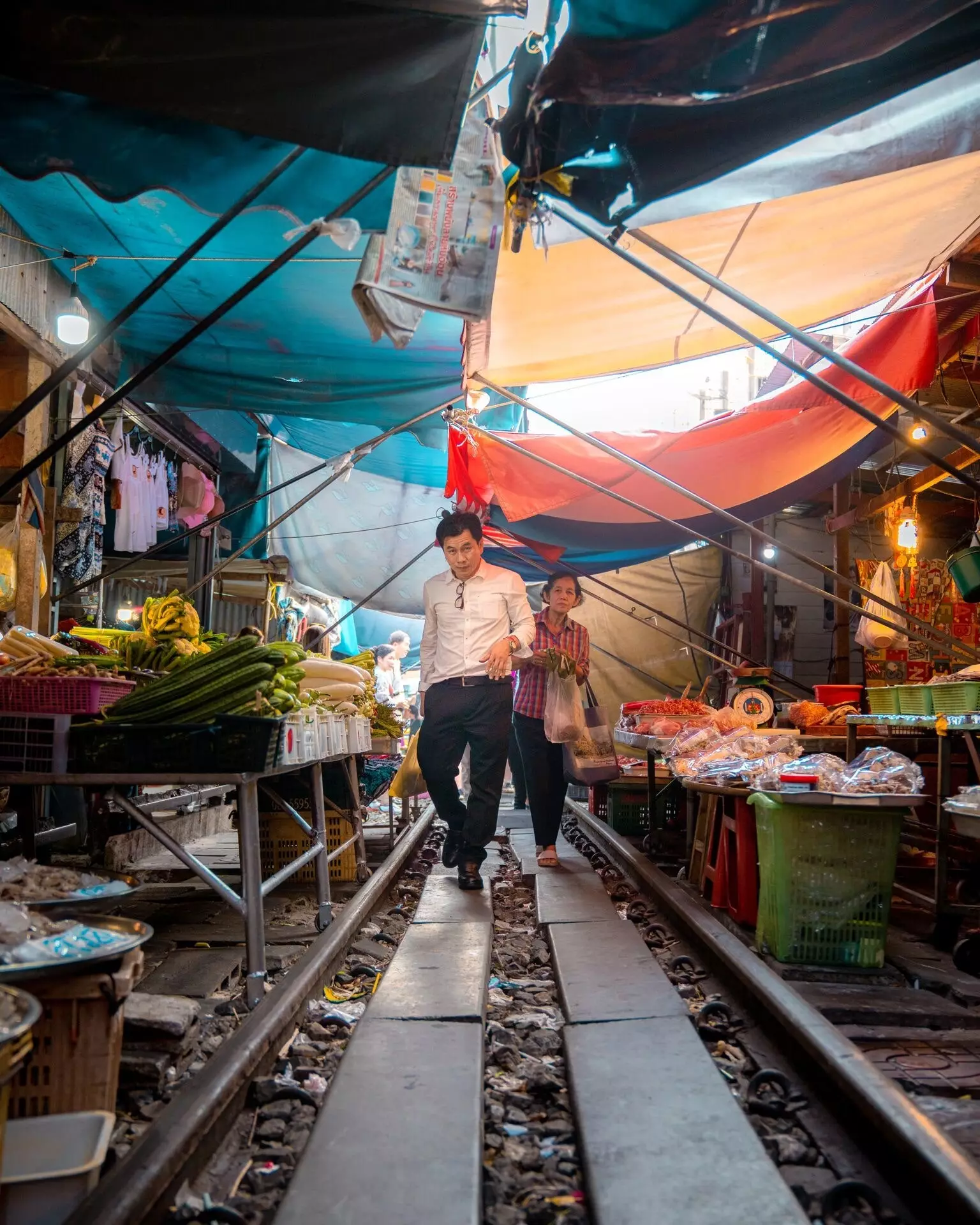 Mae Klong Market ბანგკოკის მატარებლის ბაზარი ტაილანდი