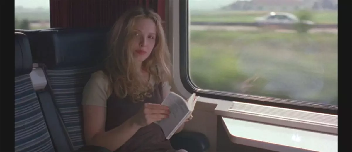 Vending machines distribute stories at stations in France