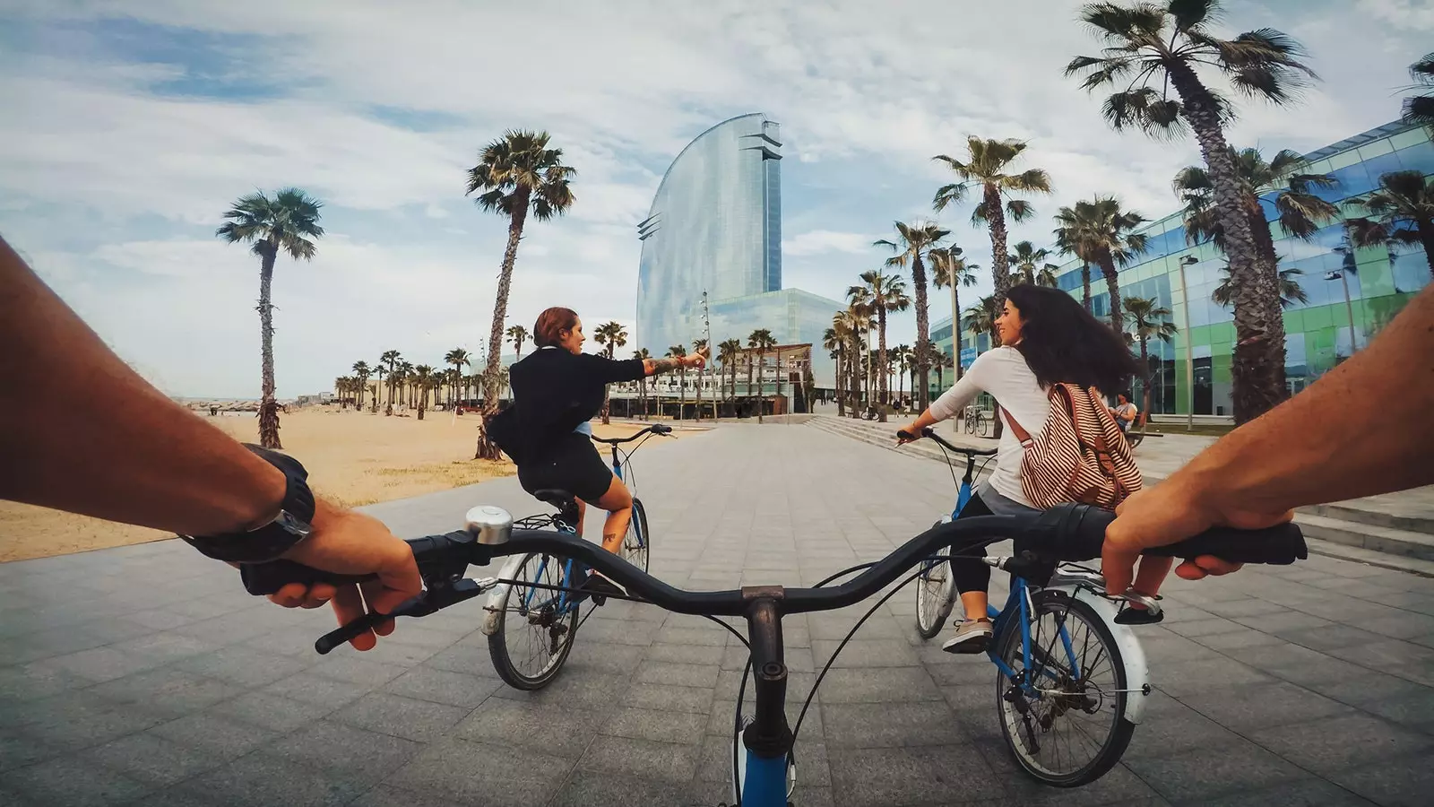 Amigos de bicicleta e Barcelona