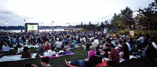 Kino am Ufer des Hudson River