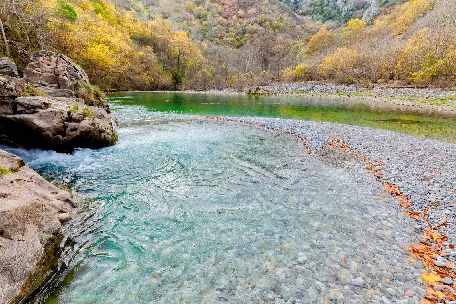 La Olla de San Vicente és nagy, kristálytiszta vizű medencéje