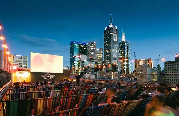 Cinema na cobertura de Melbourne.