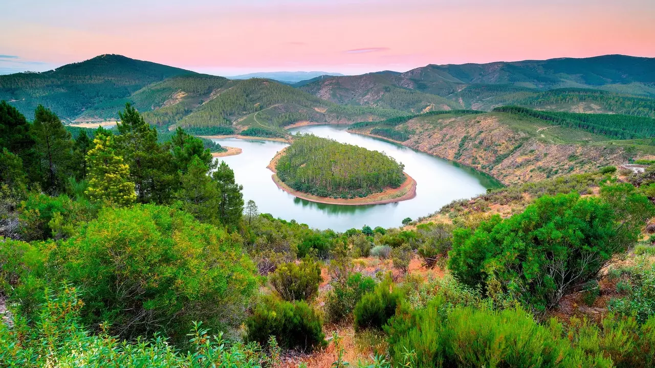 23 routes to discover empty Spain