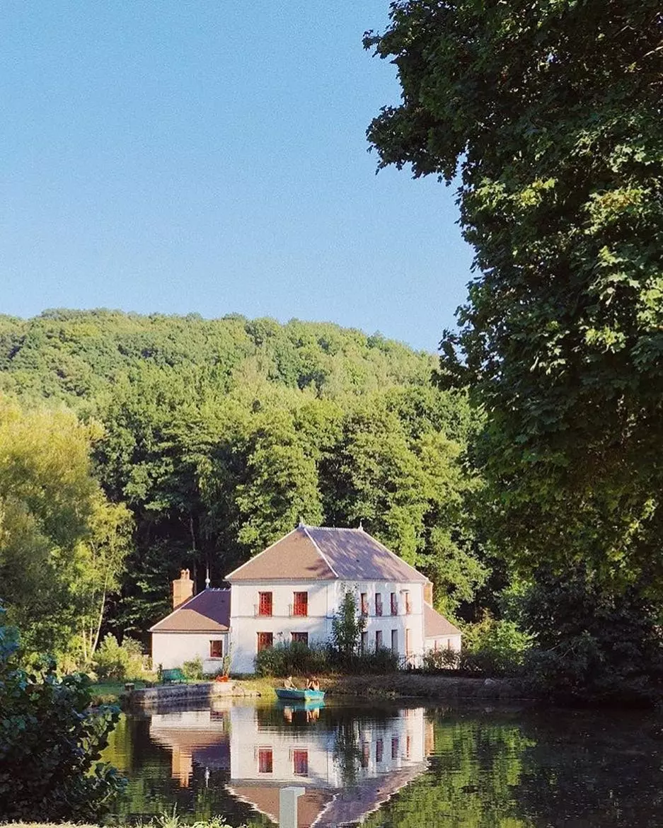 湖畔の散歩ですか? Le Barn の近くの小道沿いですか?