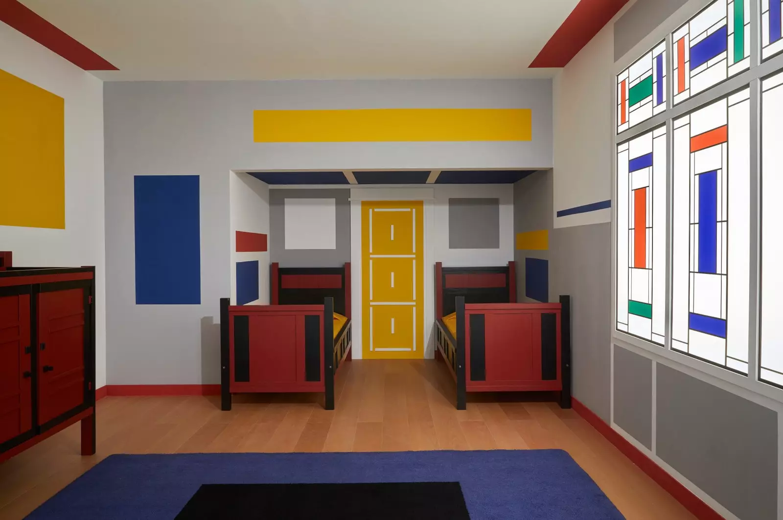 Выстава Mondrian and De Stijl «Дзіцячая спальня вілы Арэндсхове» Вілмаса Хузра і Пітэра Яна Крыстафеля Клаархамера.