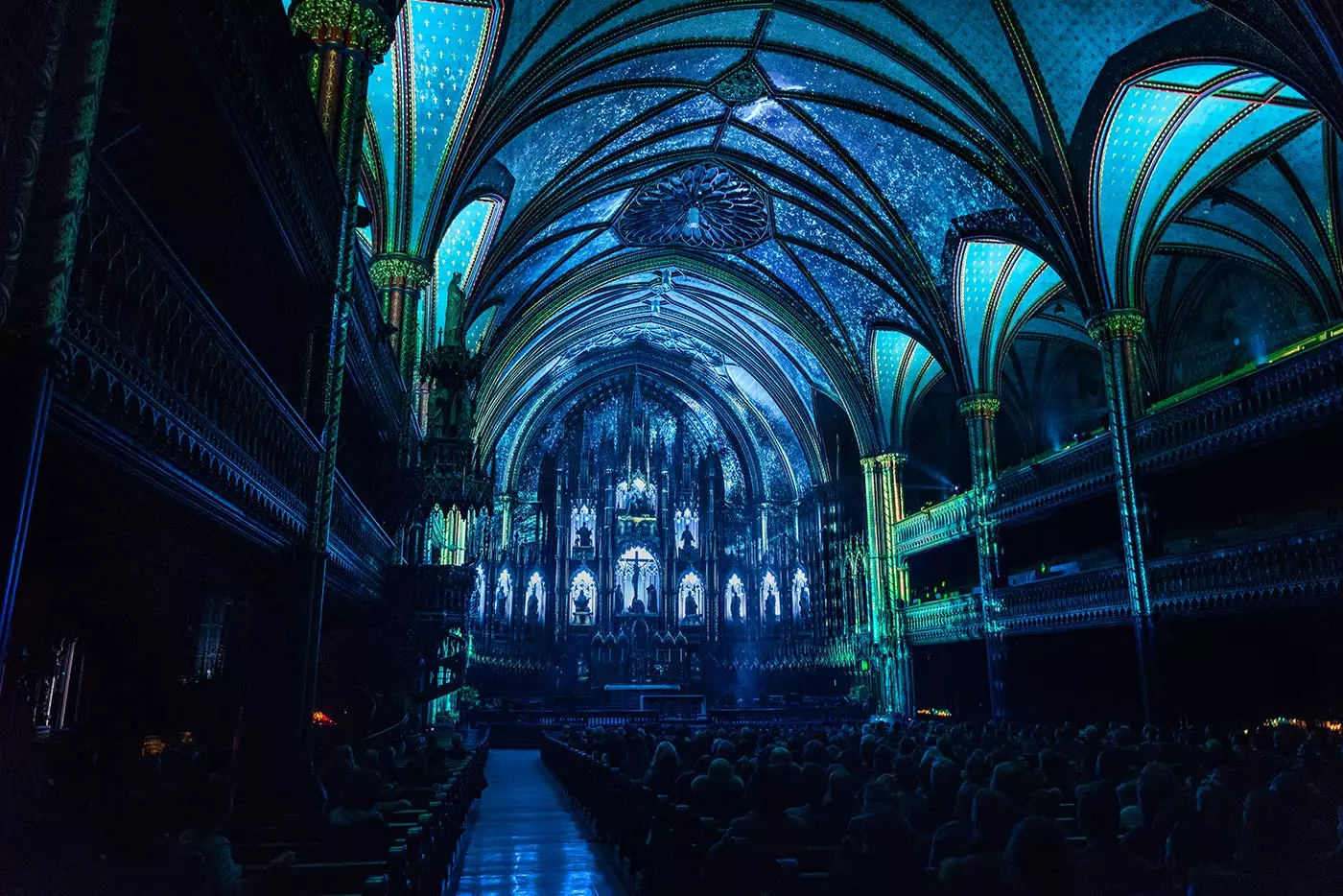 D'Basilika vu Montreal iwwerholl vun enger Show vu Liicht a Musek