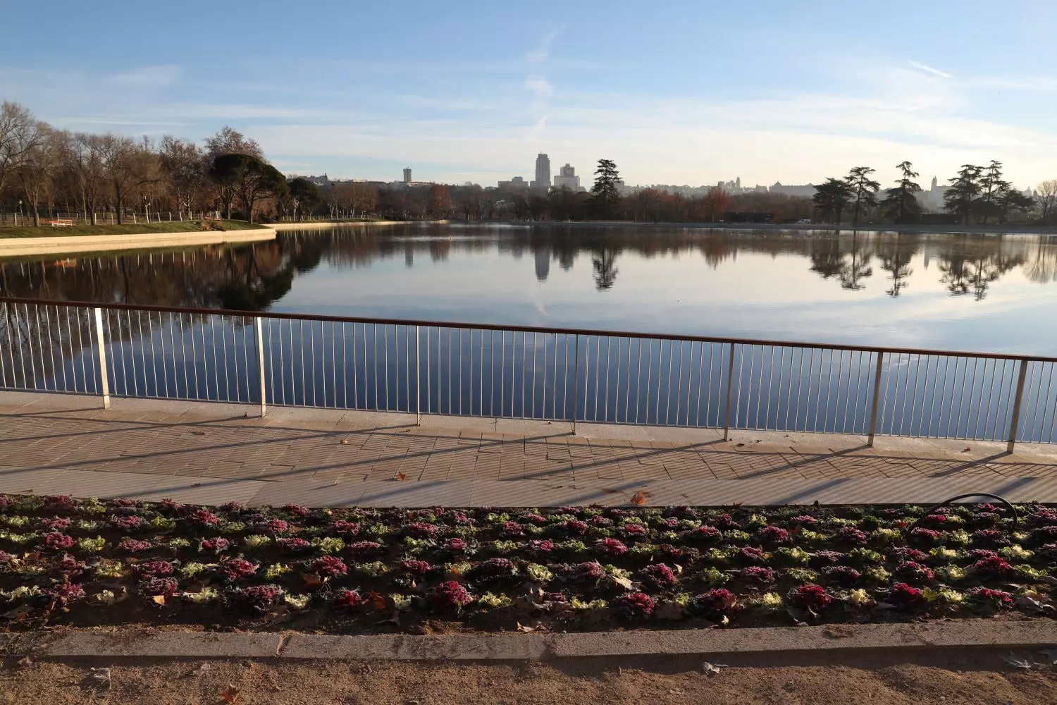 Athosclaíonn loch Casa de Campo don phobal le híomhá nua