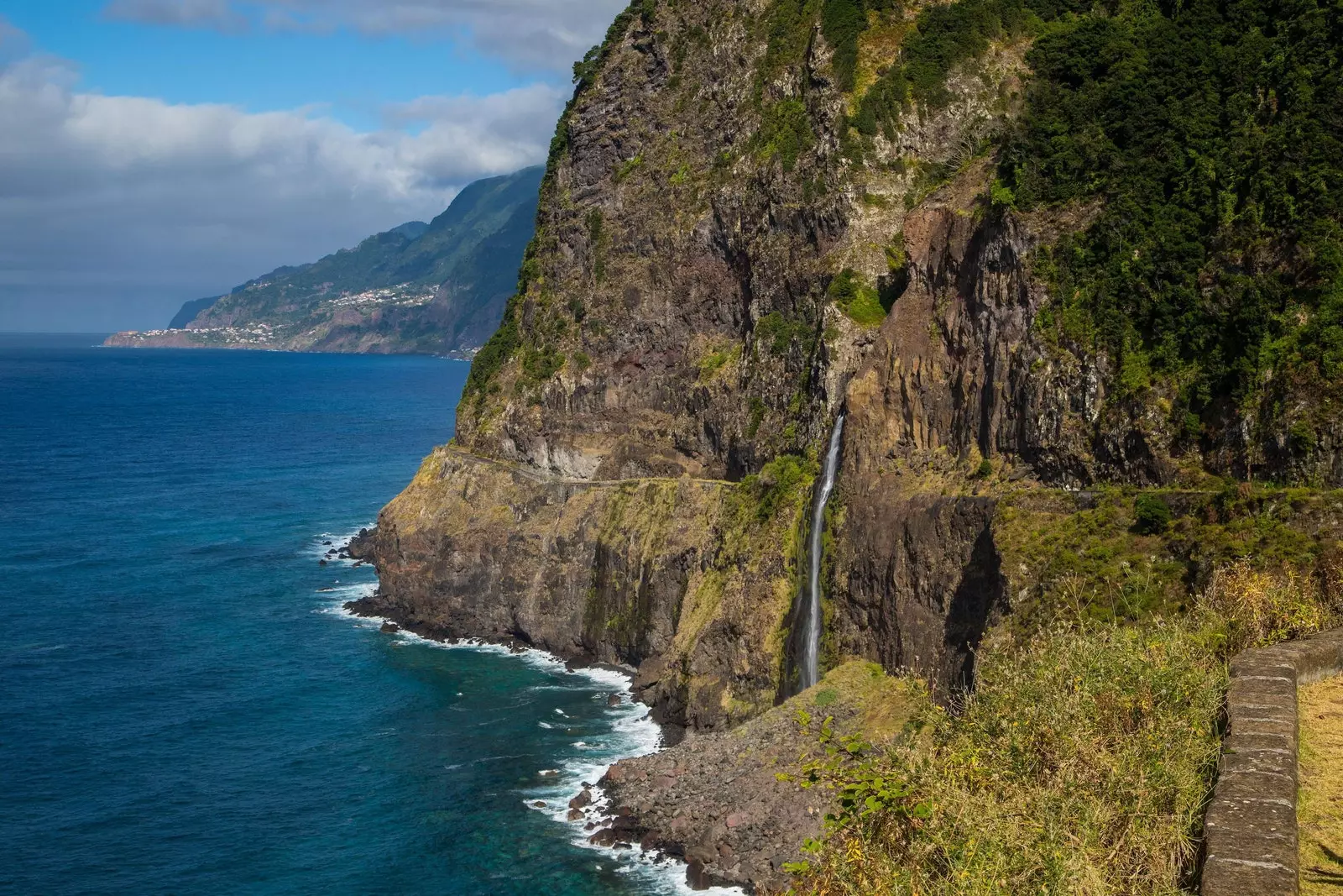 The famous Veu da Noiva waterfall.