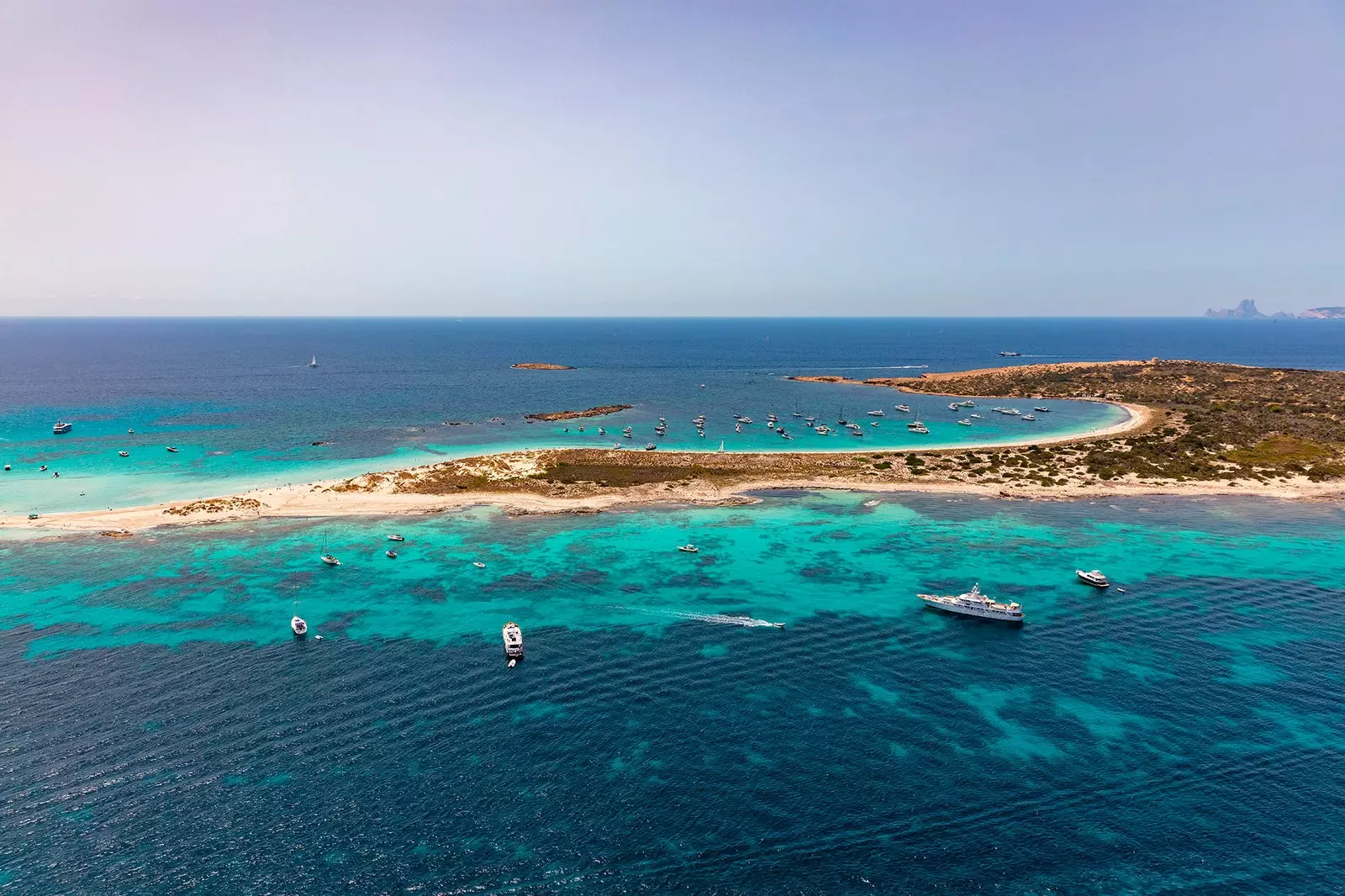 Das feste Land von Formentera nimmt 832 km2 ein, 17 km lang und 8 km breit