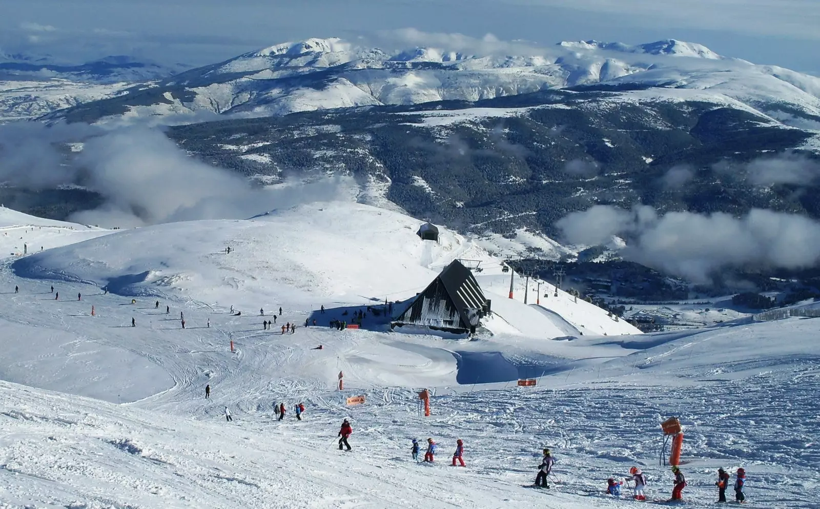 Gironadakı La Molina stansiyası.