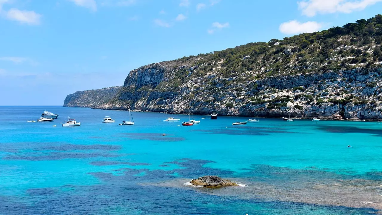 Guida per utilizzare e godersi la spiaggia di Es Caló