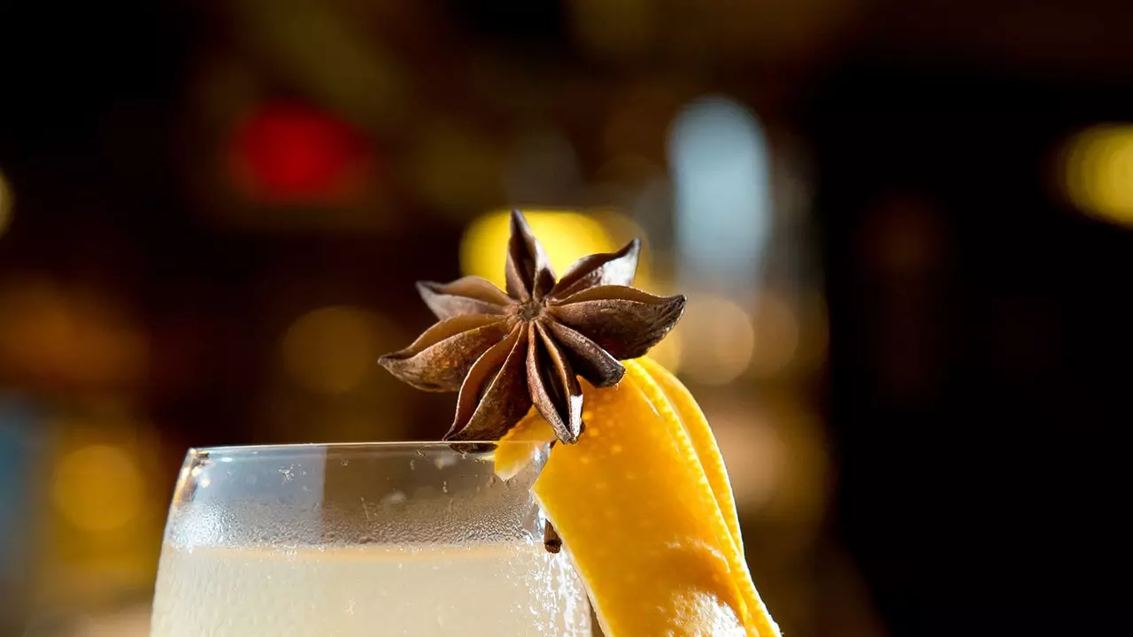 How to make the perfect Christmas cocktail at home: ideas, recipes and tips