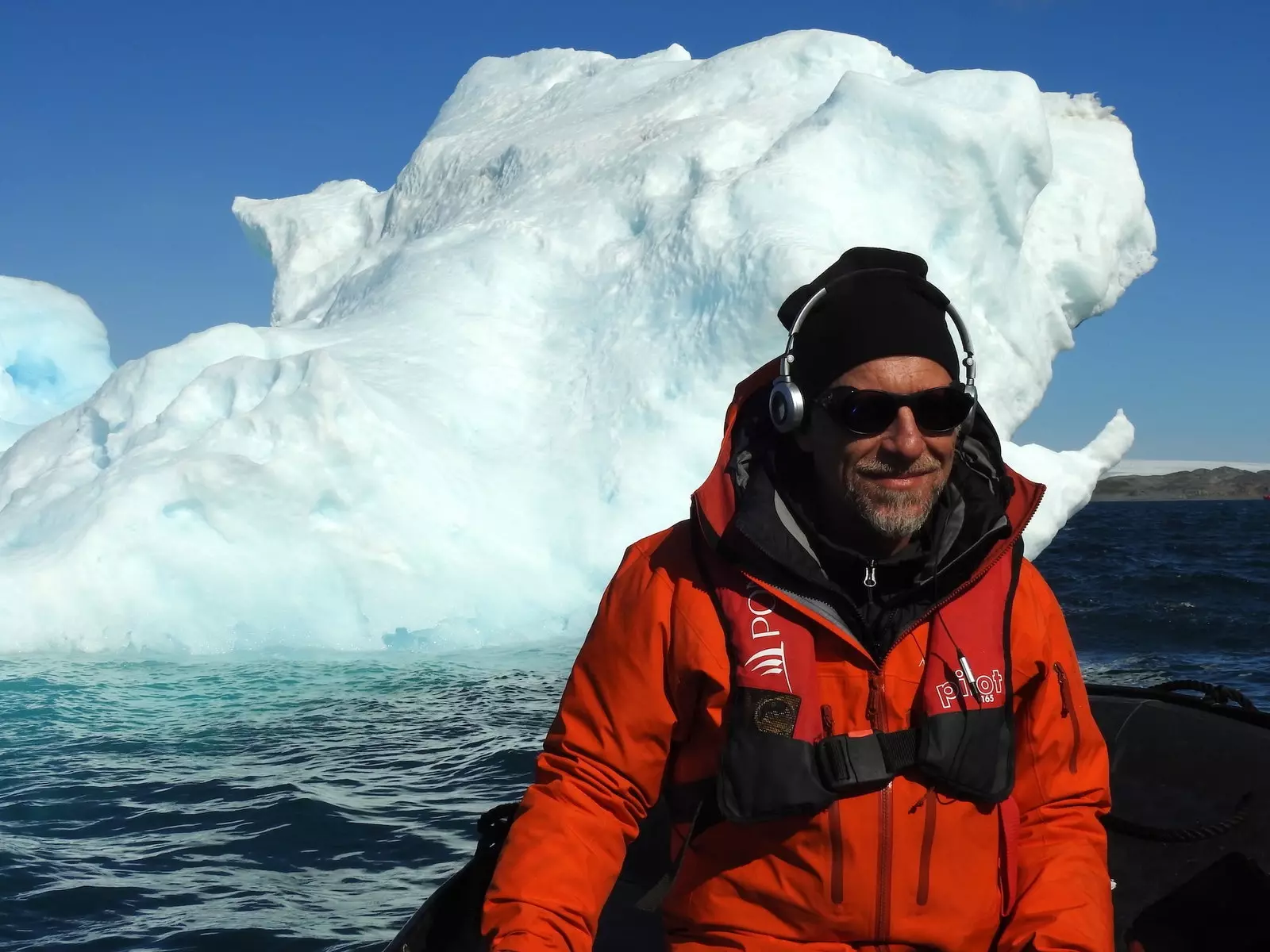 De Marinebioakustiker Michel Andr hëlt d'Téin vum déiwe Mier an der Antarktis just virum...