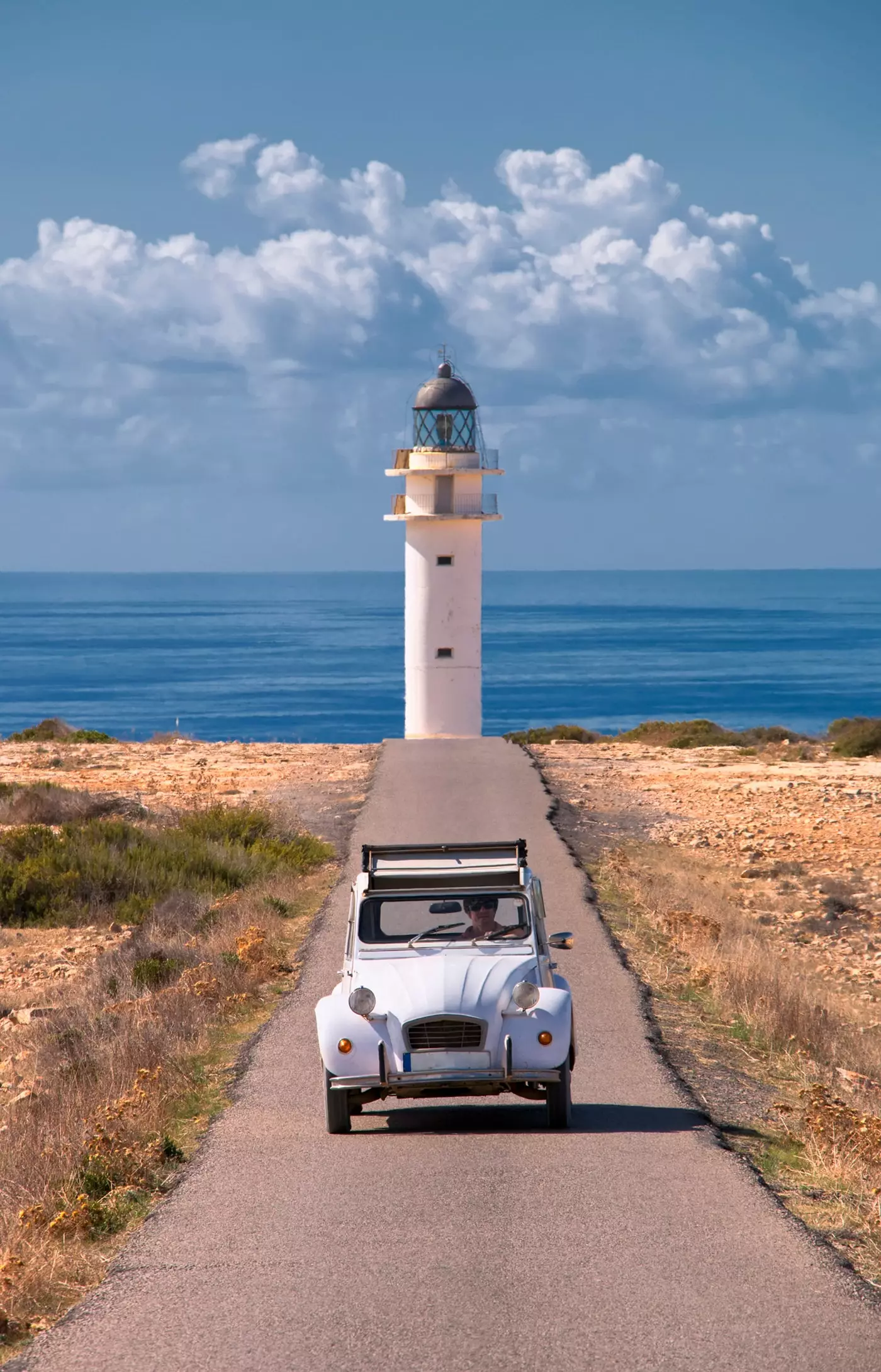 På vej gennem Formentera 37 kilometer vej og ingen lyskryds