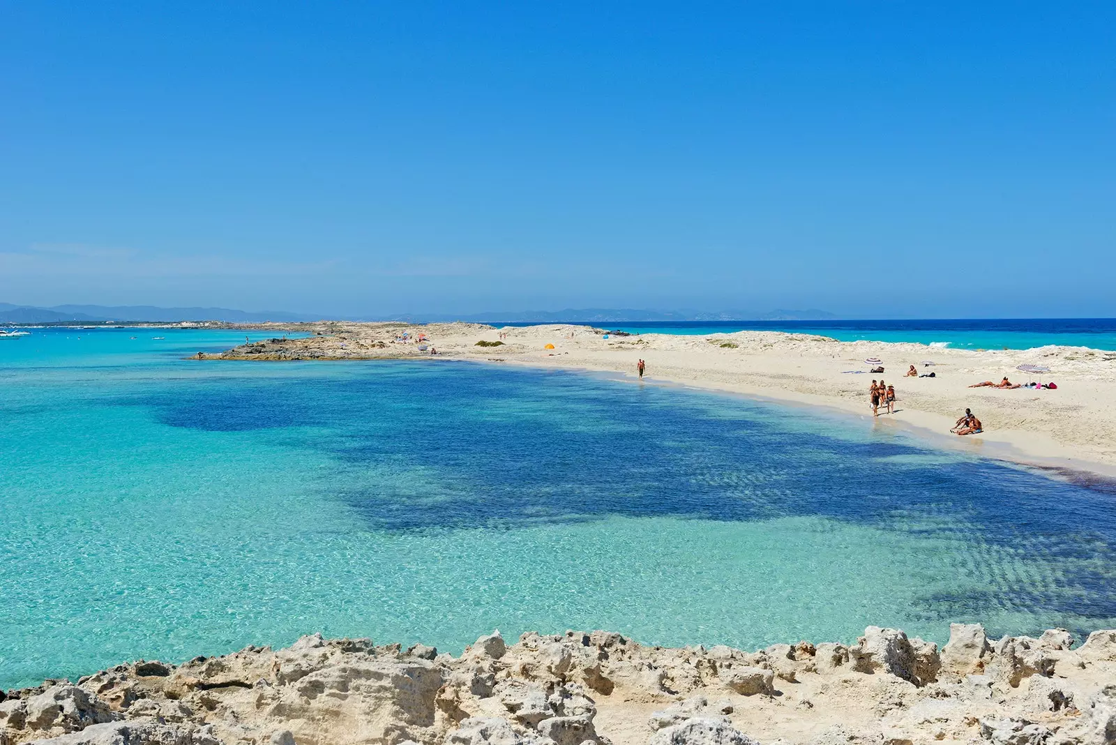 Kelyje per Formentera 37 kilometrai kelio ir nėra šviesoforų