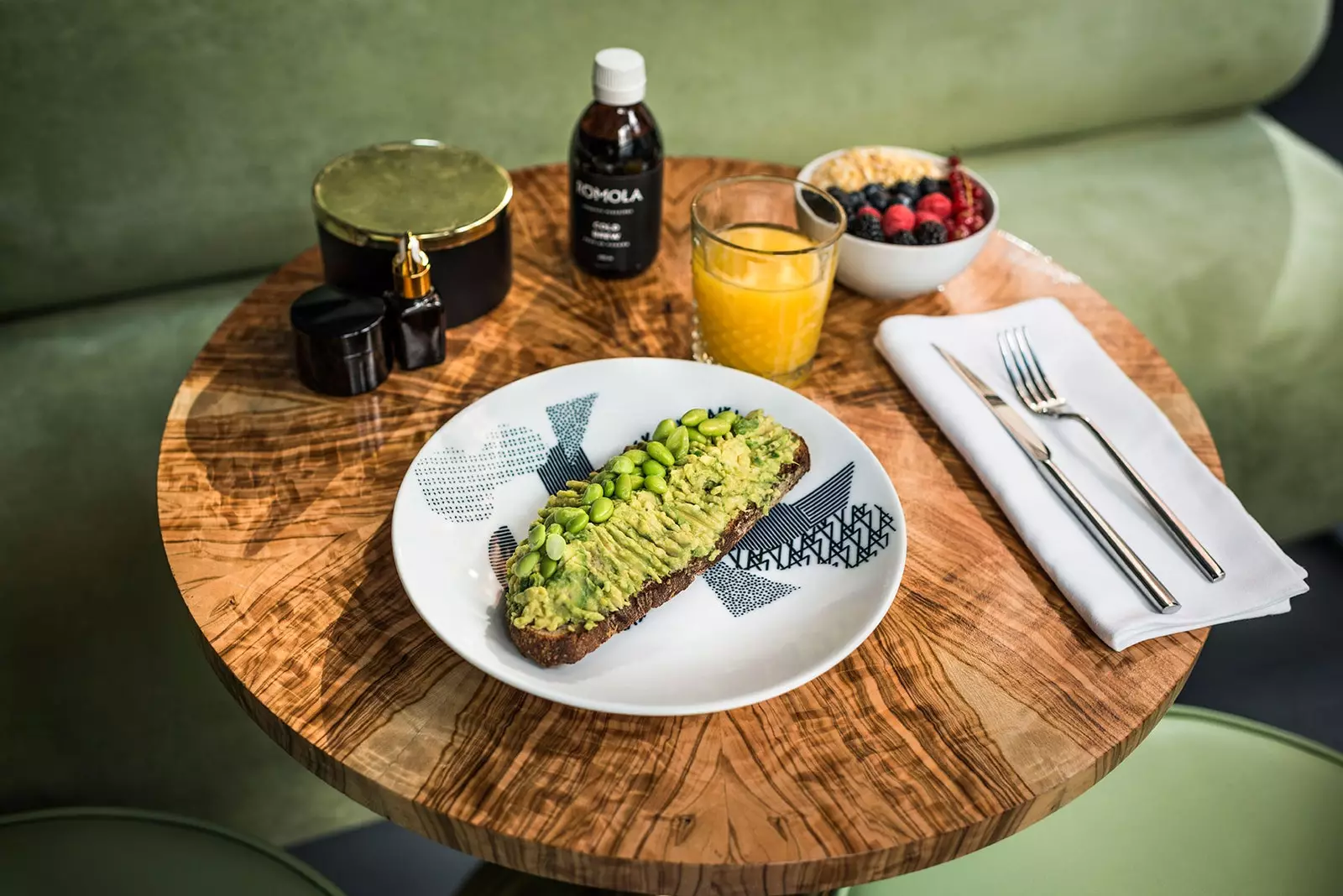 Roti Bakar Avokado Romola