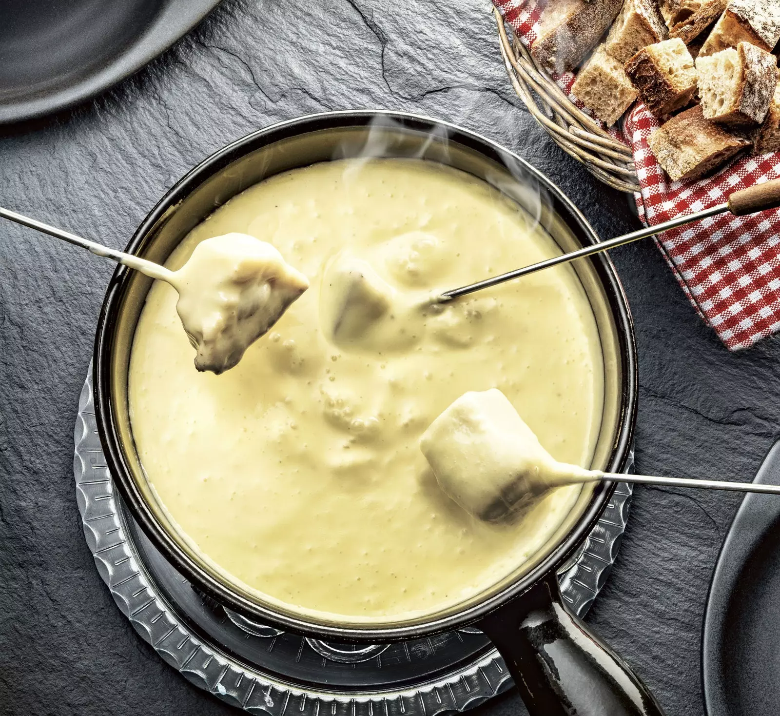 Švýcarské sýrové fondue.