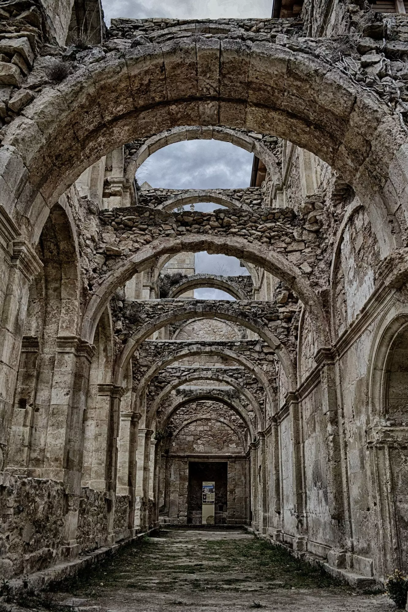 Αρχαίες καμάρες στη Santa Maria de Rioseco Valle de Manzanedo