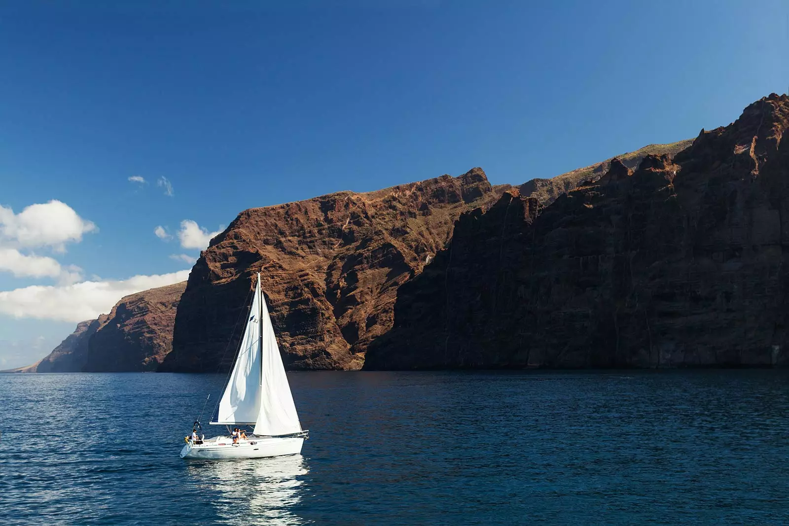 Tenerife က မင်းကိုယ်မင်း လွှတ်လိုက်ပါလို့ ခေါ်တယ်...