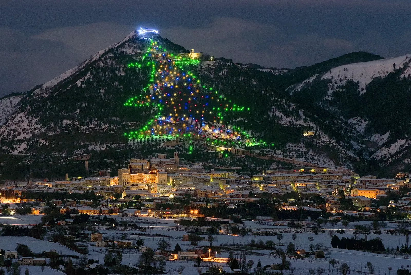 A maior árvore de Natal do mundo