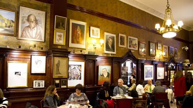 How to become a cultureta in Buenos Aires: its best bookstores with coffee