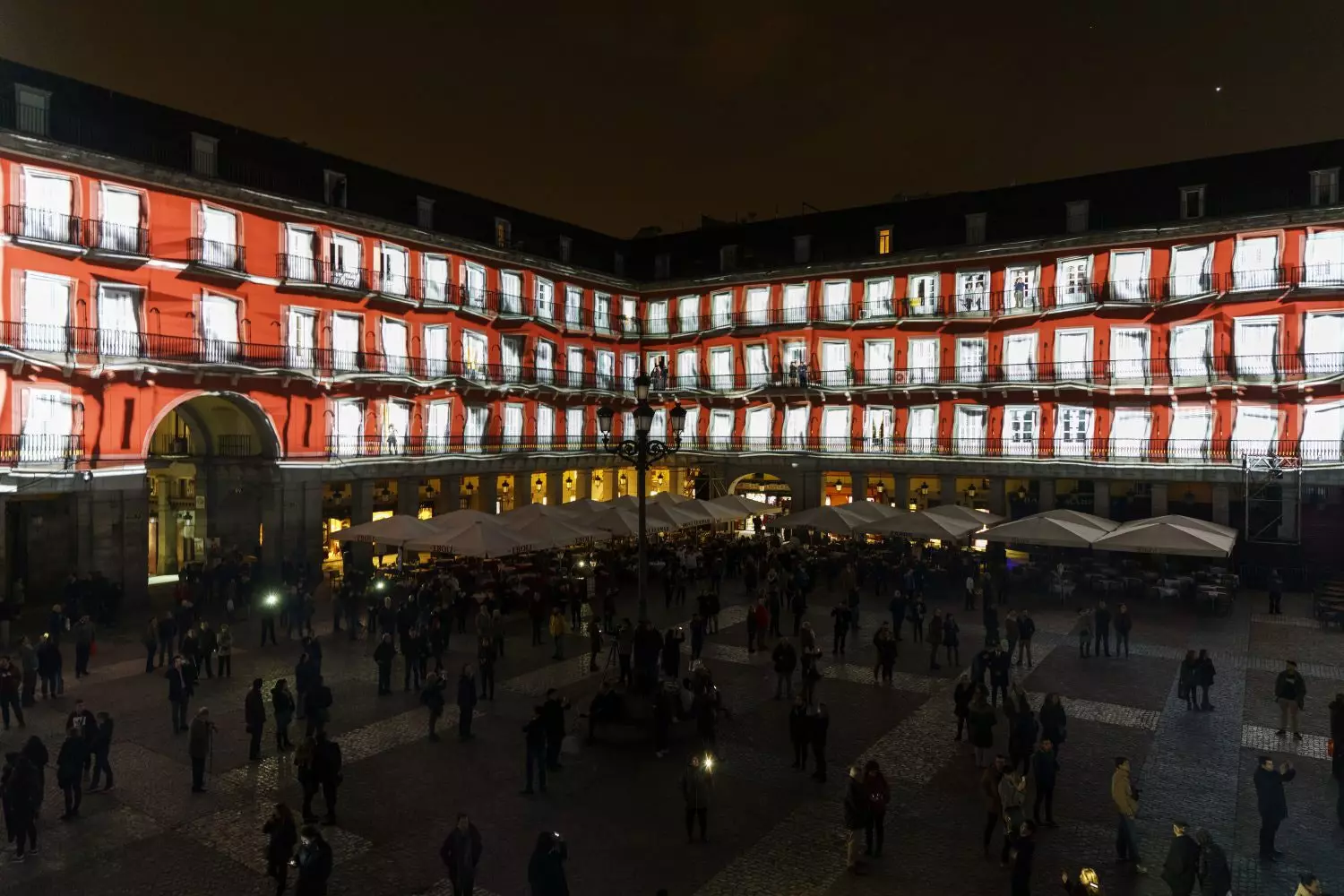 Il più grande video mapping in Spagna racconterà la storia della Plaza Mayor di Madrid proiettandola sulle sue facciate