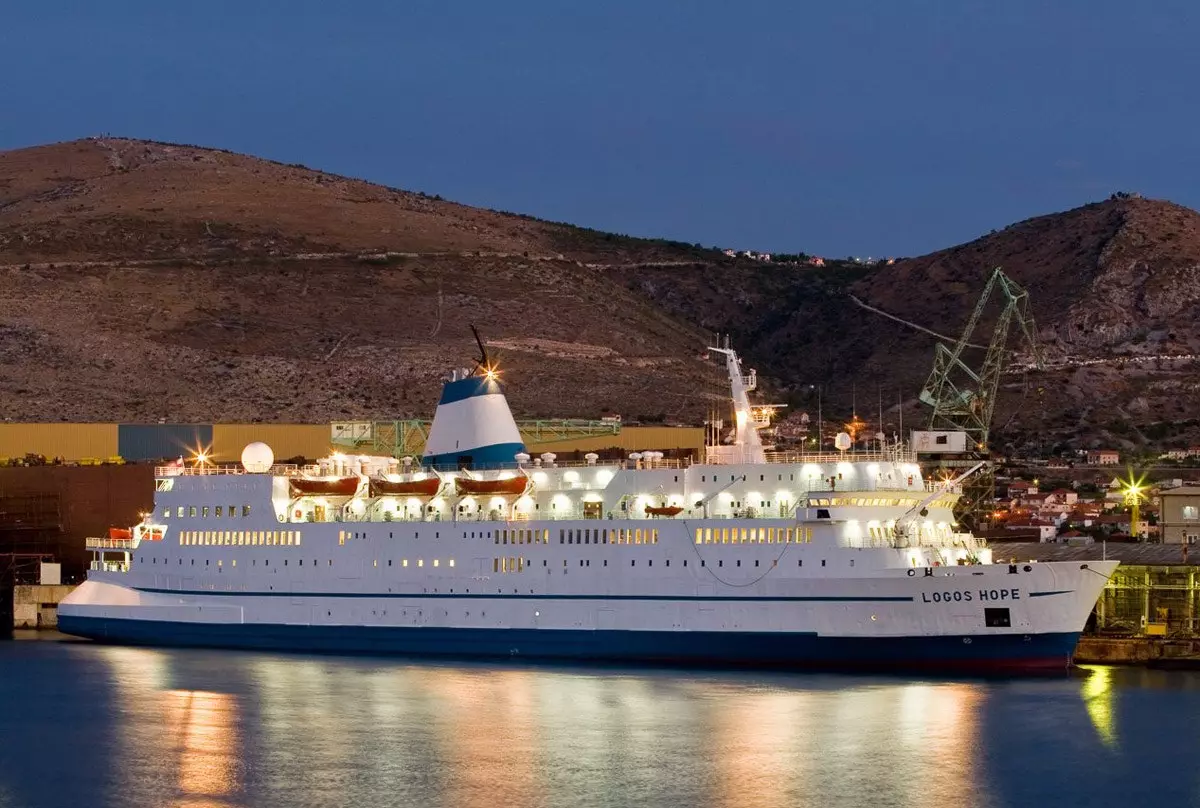 Logos Hope, das Schiff, das den größten schwimmenden Buchladen der Welt beherbergt