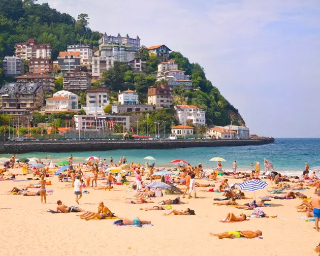 Om sommeren er Ondarreta-stranden et af de mest populære steder i San Sebastián.