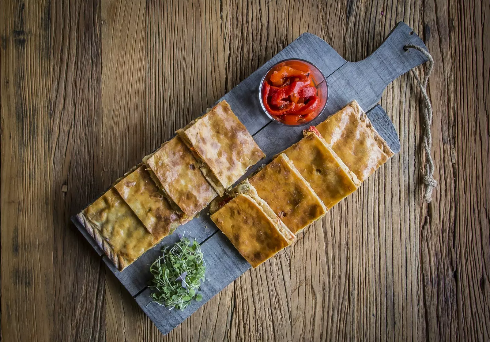 Hjemmelaget galisisk empanada men galisisk og virkelig hjemmelaget på Portonovo-restauranten.