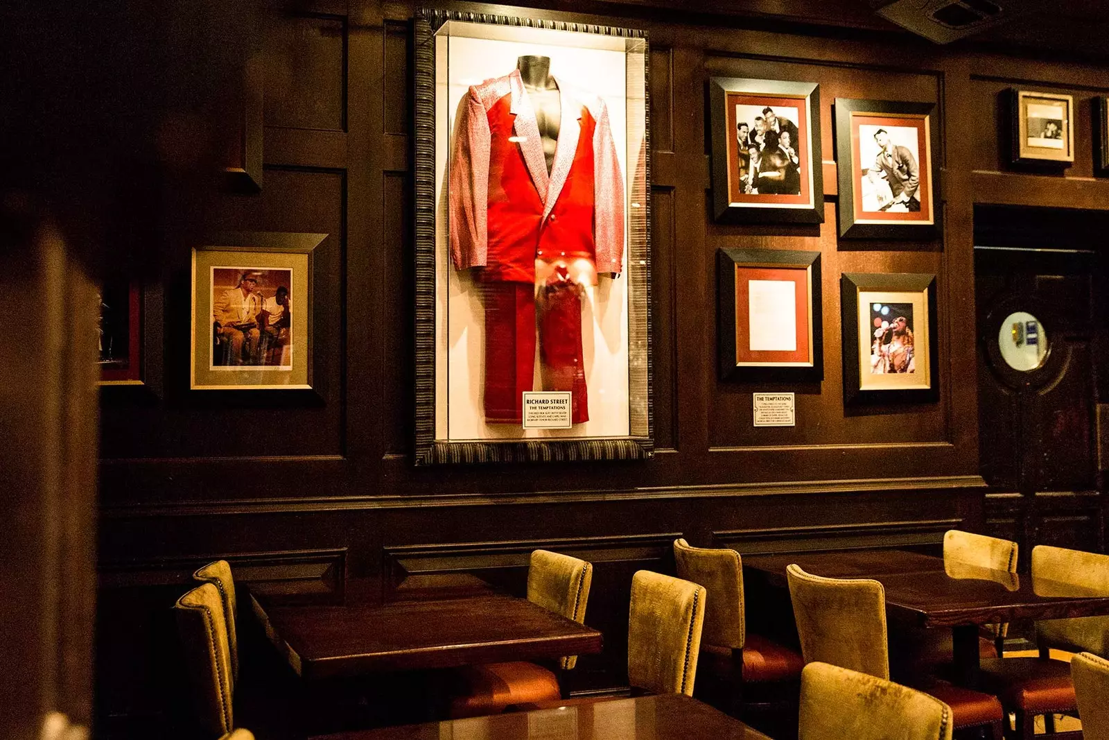 Costumul cântărețului Richard Street Hard Rock Cafe Madrid