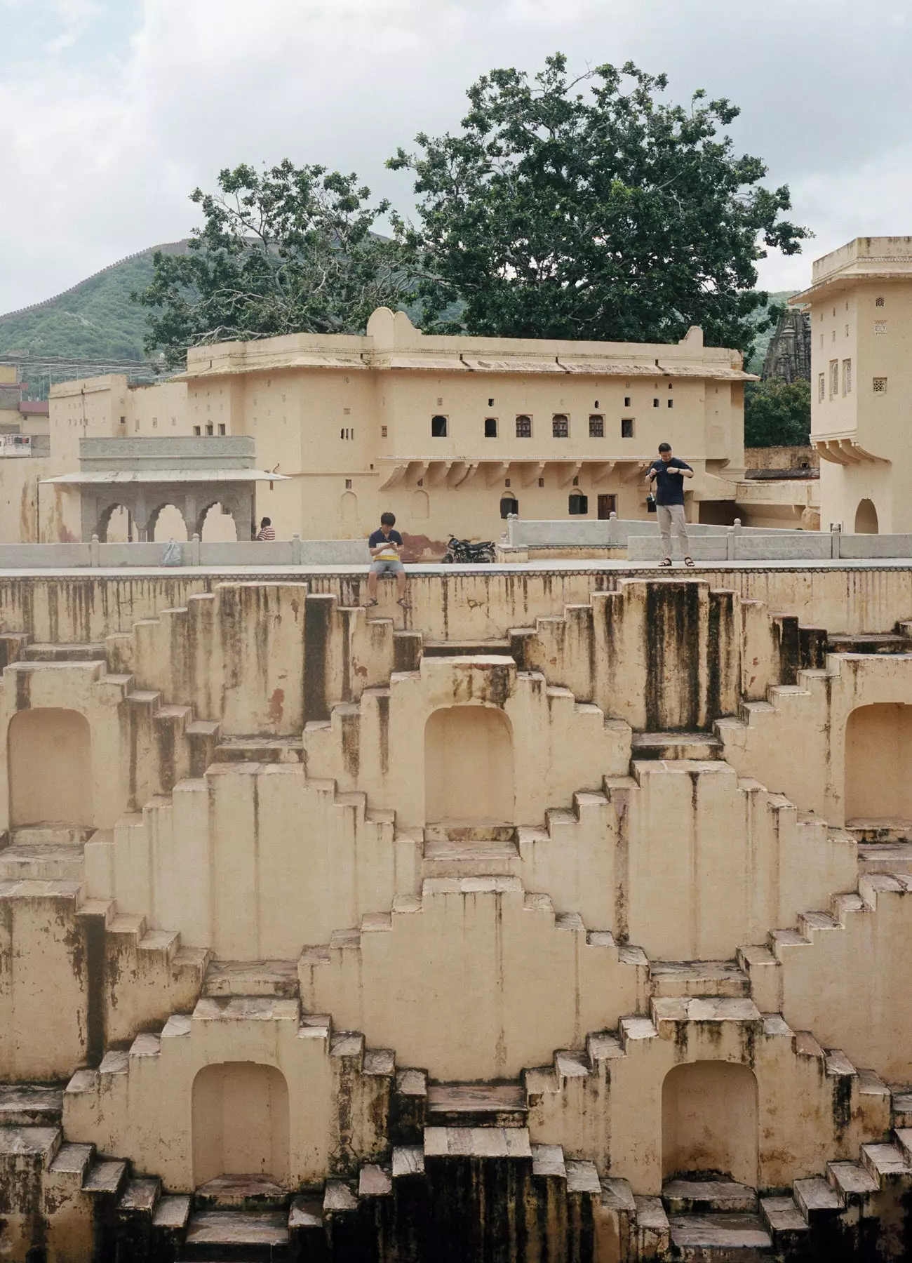 Ilusão de ótica nos poços de Panna Meena ka Kund dentro de Amber Fort