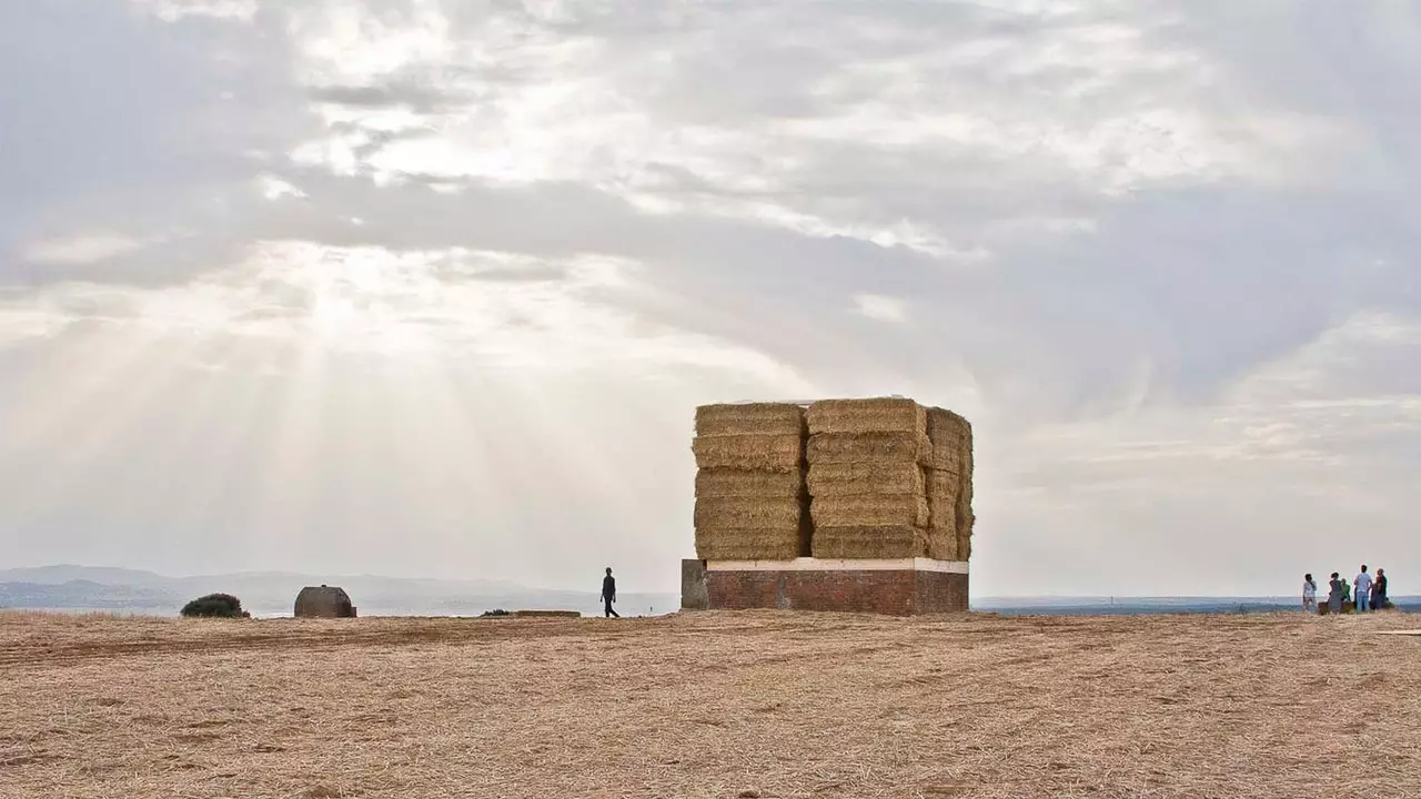 'Harvest Moon Pavillion', Cáceres manzarası, daha önce hiç yaşamadığınız gibi