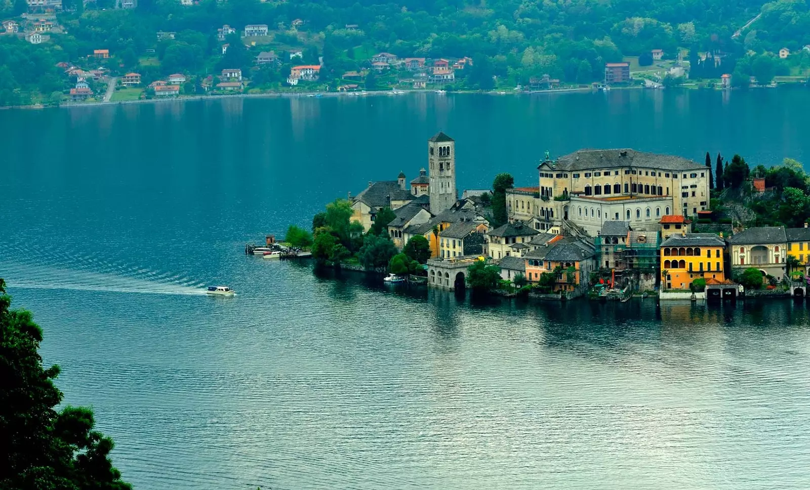 Lacul Maggiore din Piemont este o propunere bună de vară