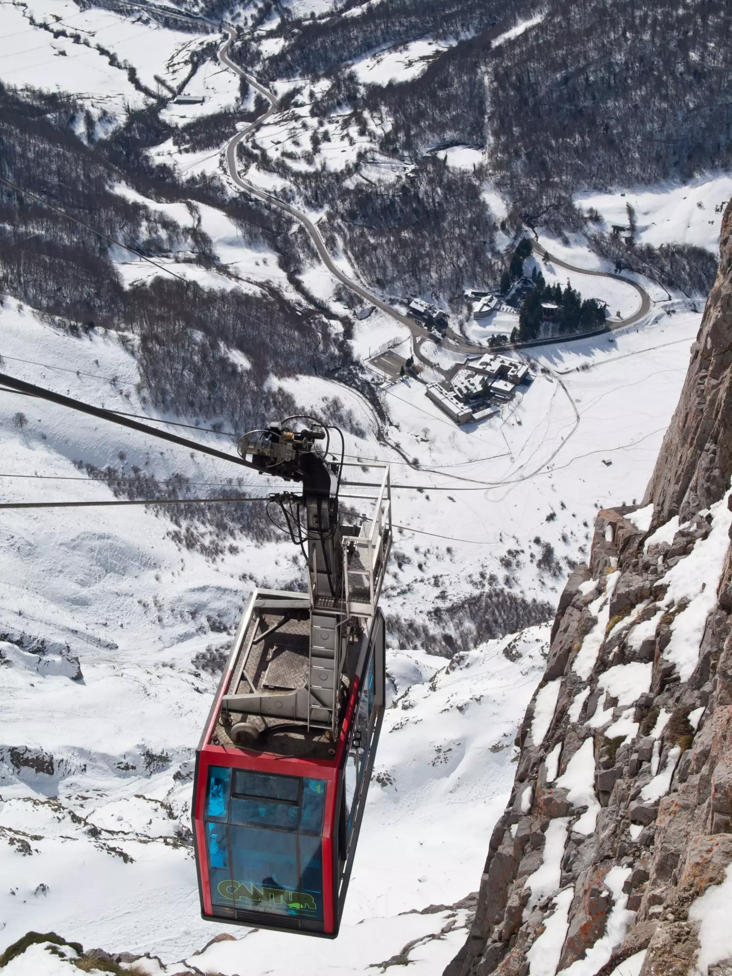 The Fuente D cable car called 'el cable' by mountaineers.