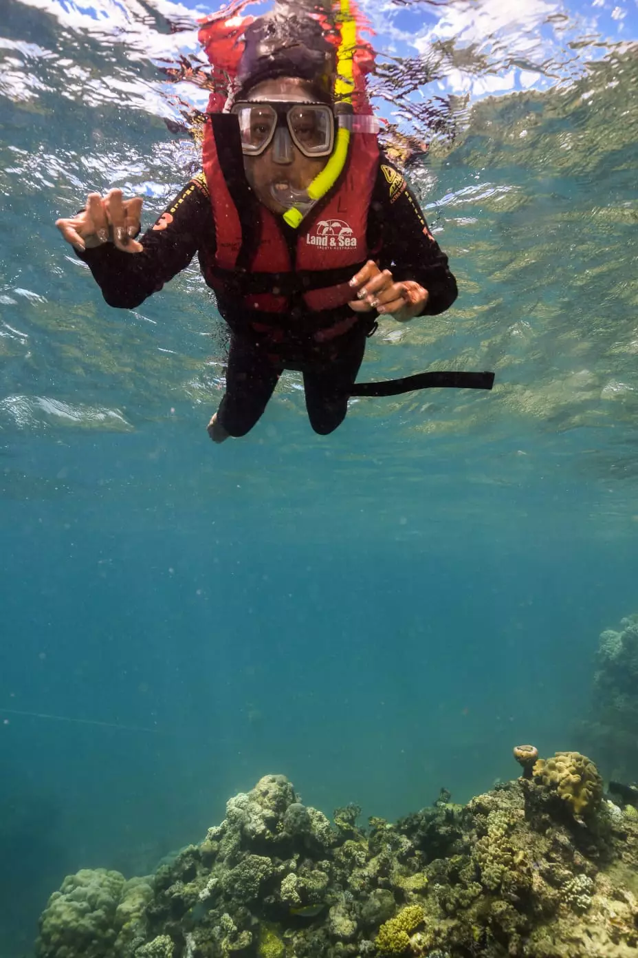 Parvinder Chawla beim Tauchen im Great Barrier Reef.