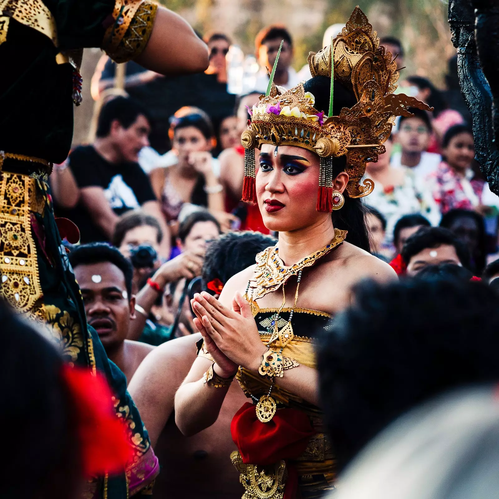 Bingkai video Indonesia oleh Oliver Astrologer