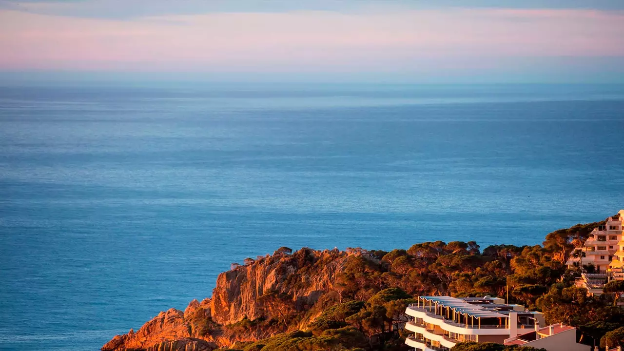 Alàbriga Hotel, Costa Brava'da isteyebileceğiniz her şeye sahiptir.