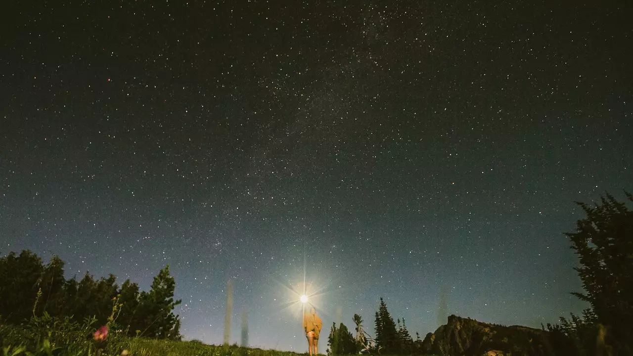 Panduan rumah untuk berlatih astrowisata