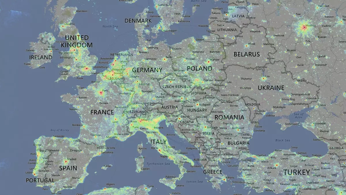 Mapa zobrazující světelné znečištění ve světě