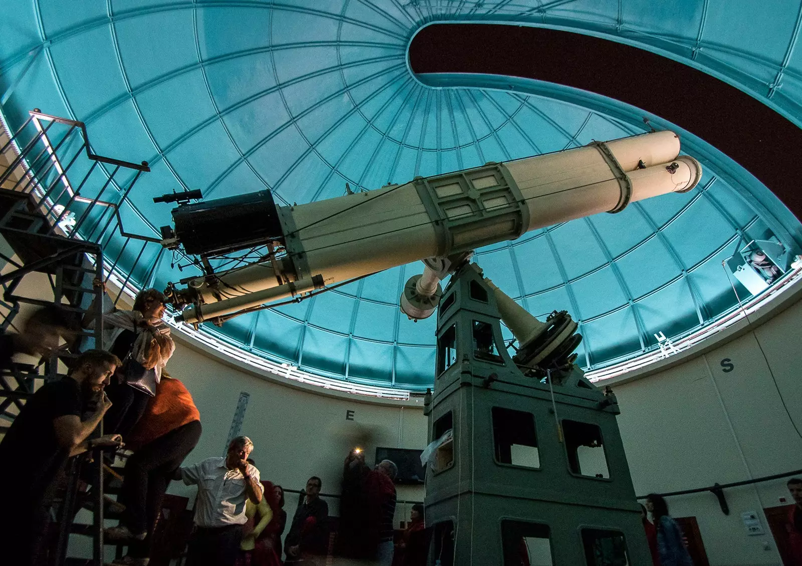 De magie van dineren in het Fabra Observatorium onder de hemel van Barcelona