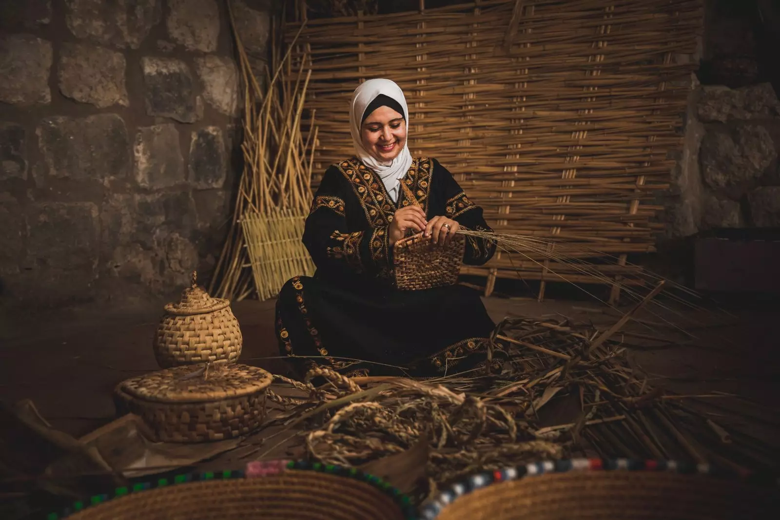 femeie artizana din Iordania