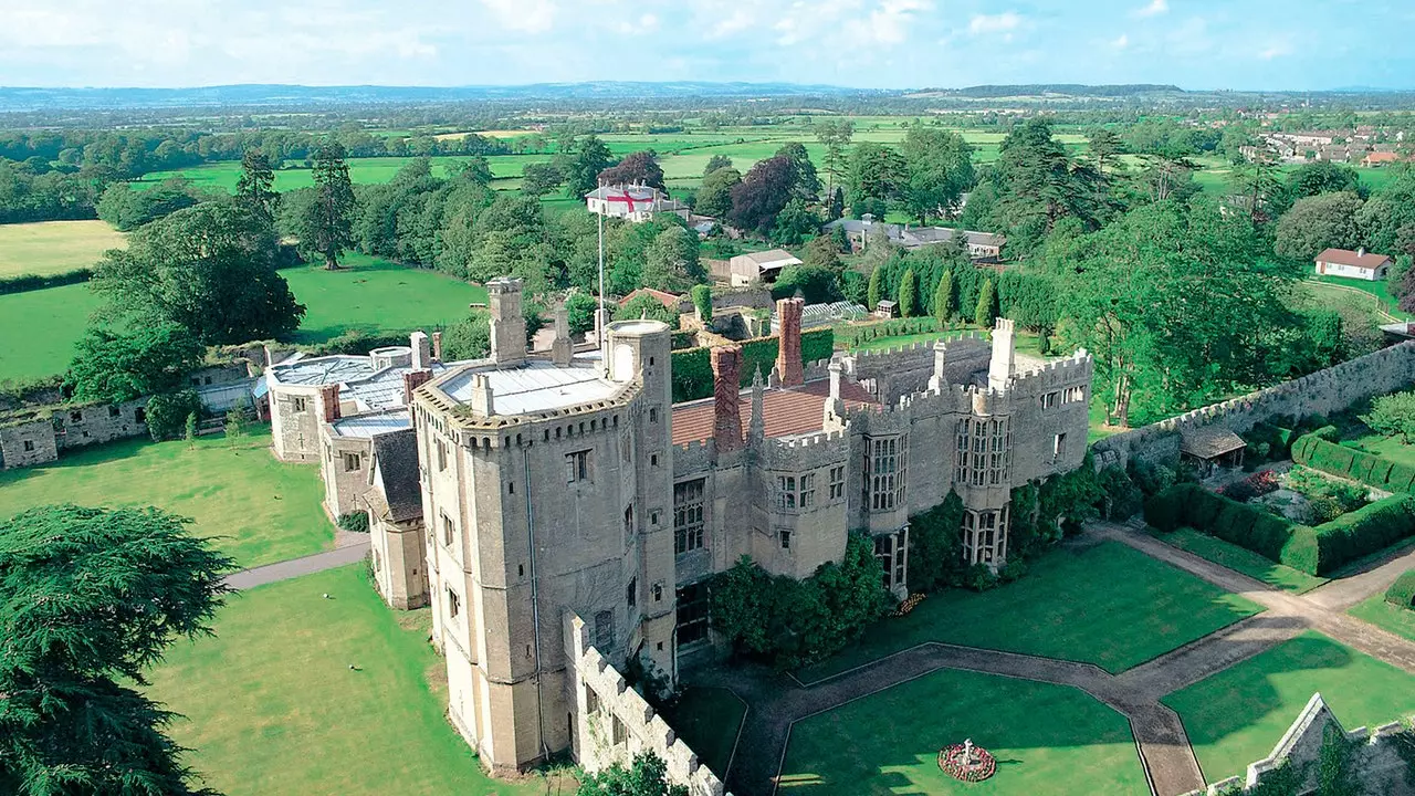 Thornbury kastély, az egyetlen Tudor kastély, amelyben megszállhat