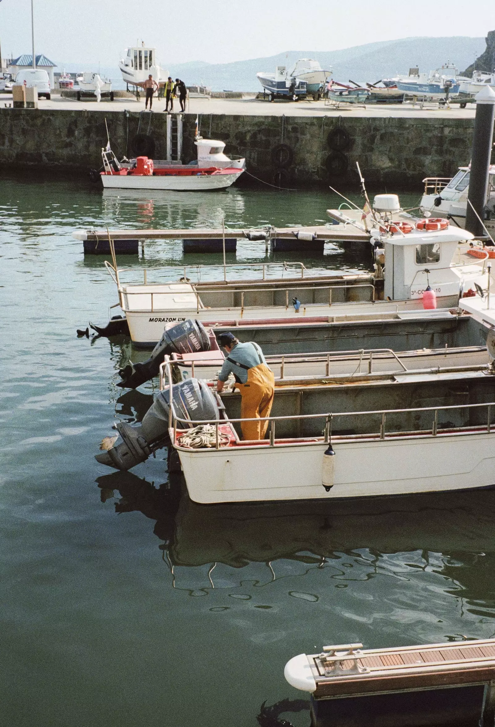 Pescadores no porto de Malpica