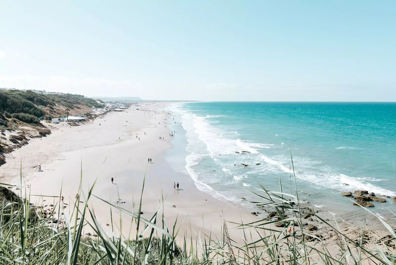 Pantai El Roqueo di Conil de la Frontera