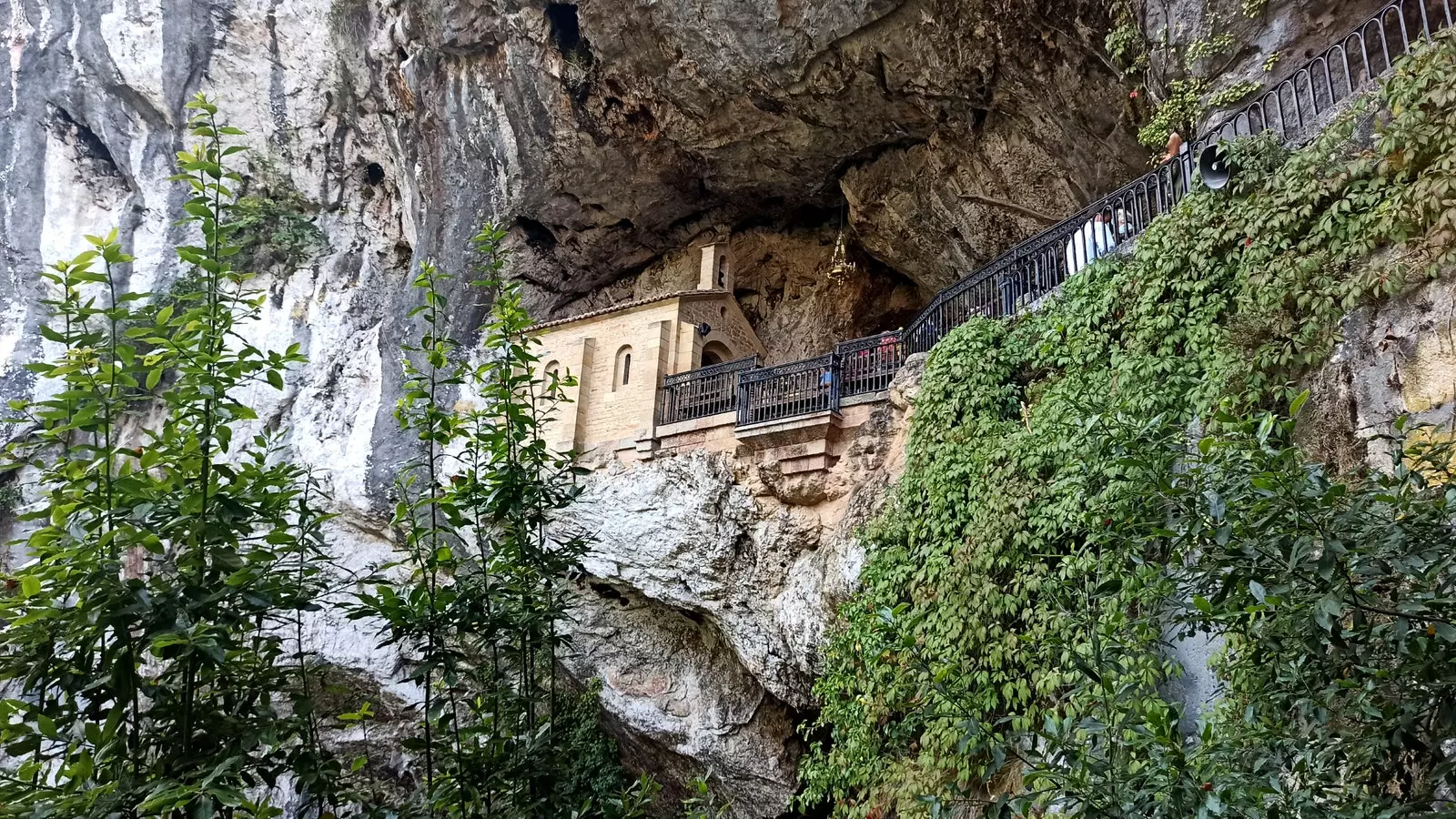 Die heilige Höhle von Covadonga.