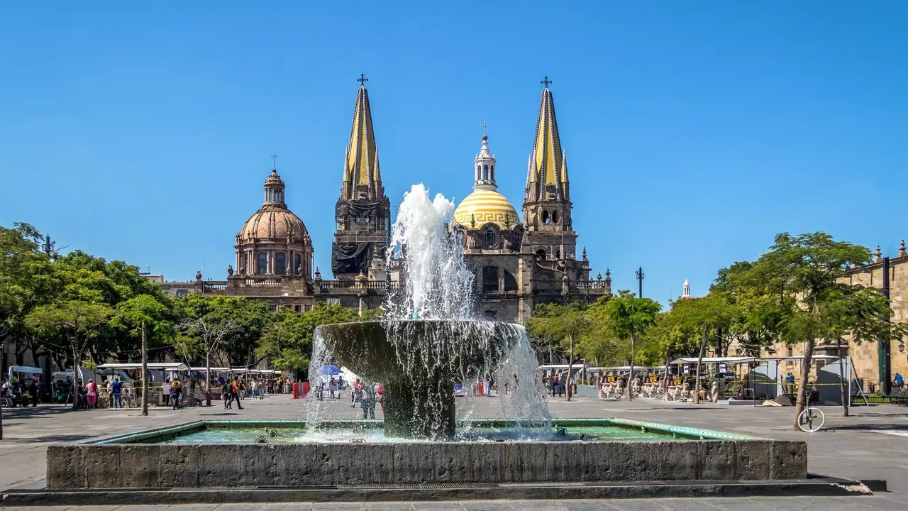 Madrid-Guadalajara: rute udara yang menghubungkan kita dengan Meksiko