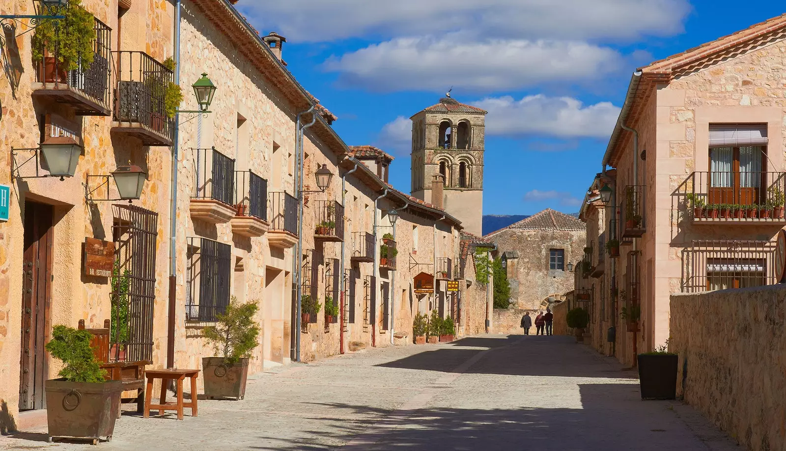 Pedraza a getaway għall-ġojjell medjevali ta 'Segovia