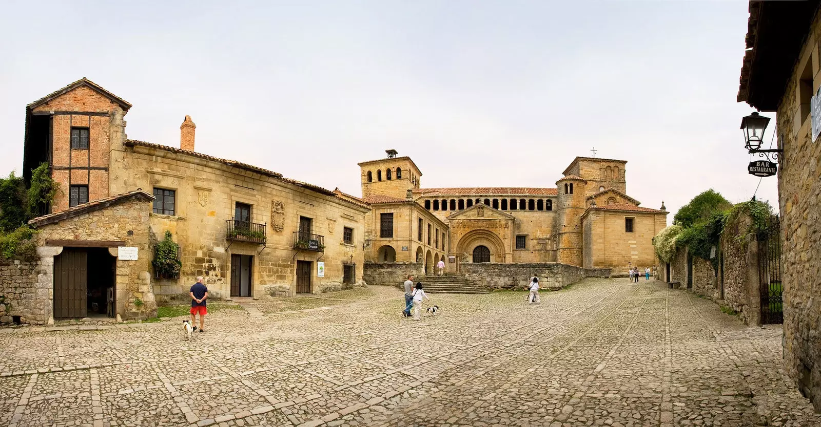 Santillana del Mar'daki Santa Juliana Collegiate Kilisesi